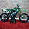 Moto A Escala Kawasaki Kx 450f Chad Reed Con Banquillo - Imagen 2