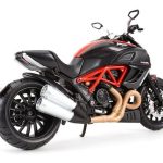 Ducati Diavel Carbon Para Armar escala 1:12