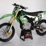 Moto A Escala Kawasaki Kx 450f Chad Reed Con Banquillo