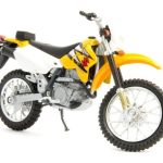 Motocicleta Colección 1:18 Suzuki  Dr-z400 Con Base
