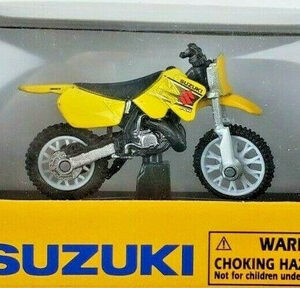 SUZUKI RM 125 Mini moto con soporte escala 1:32