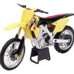 SUZUKI RM-Z450 con soporte escala 1:12