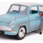 HARRY POTTER Ford Anglie 1959 incluye figura Harry Potter escala 1:24