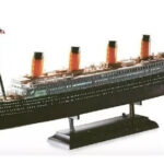 Academy 14220 R.M.S. Titanic Con Luz Led escala 1/700